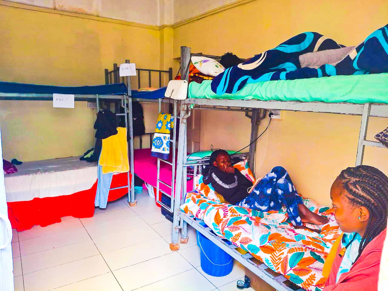 6 Sharing Room
